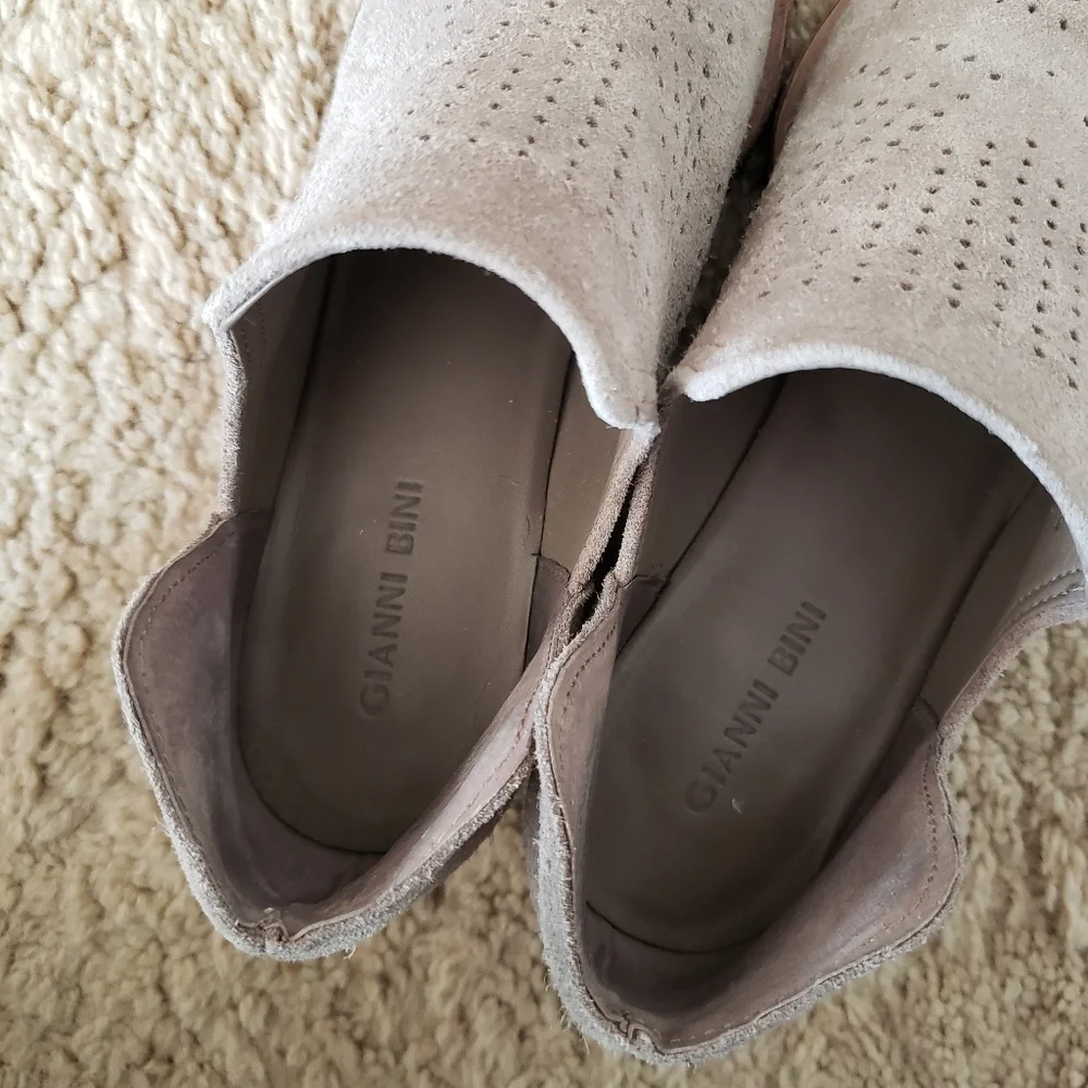 Gianni Bini Gray Ankle Booties